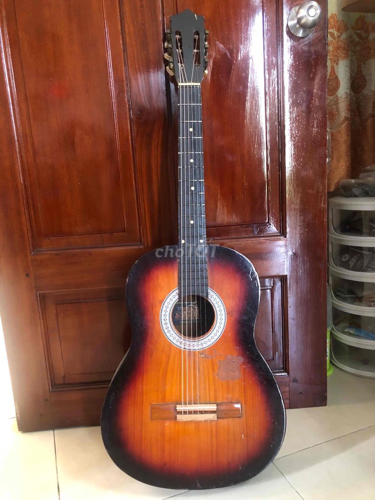 Đàn Guitar Gỗ Nâu đen cho người mới tập. Mua bán Nhạc cụ tại Quận 7 Tp Hồ Chí Minh được đăng bởi Ngô Thanh tiến hình 1