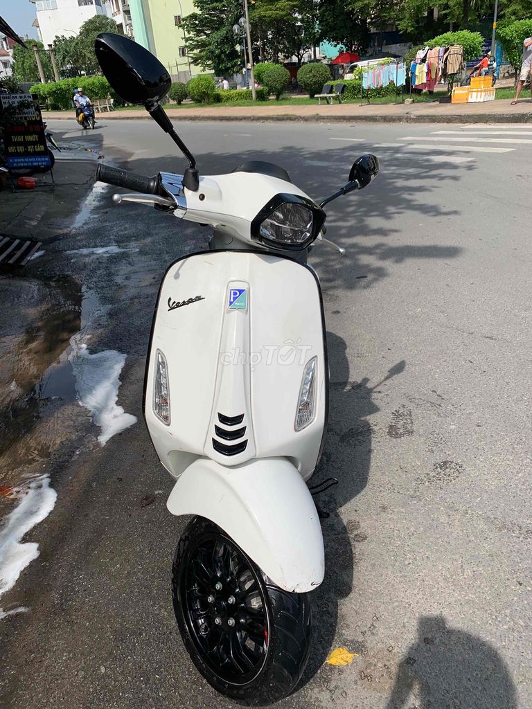 chính chủ cần bán xe vespa màu trắng. Mua bán Xe máy tại Quận Tân Phú Tp Hồ Chí Minh được đăng bởi rakuten hình 1