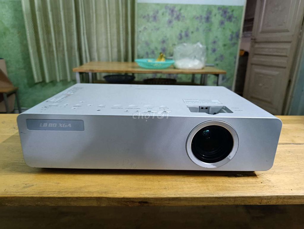 Máy chiếu Panasonic LB 80 XGA Bạc đã sử dụng. Mua bán Đồ dùng văn phòng tại Thị xã Bến Cát Bình Dương được đăng bởi Joe hình 1