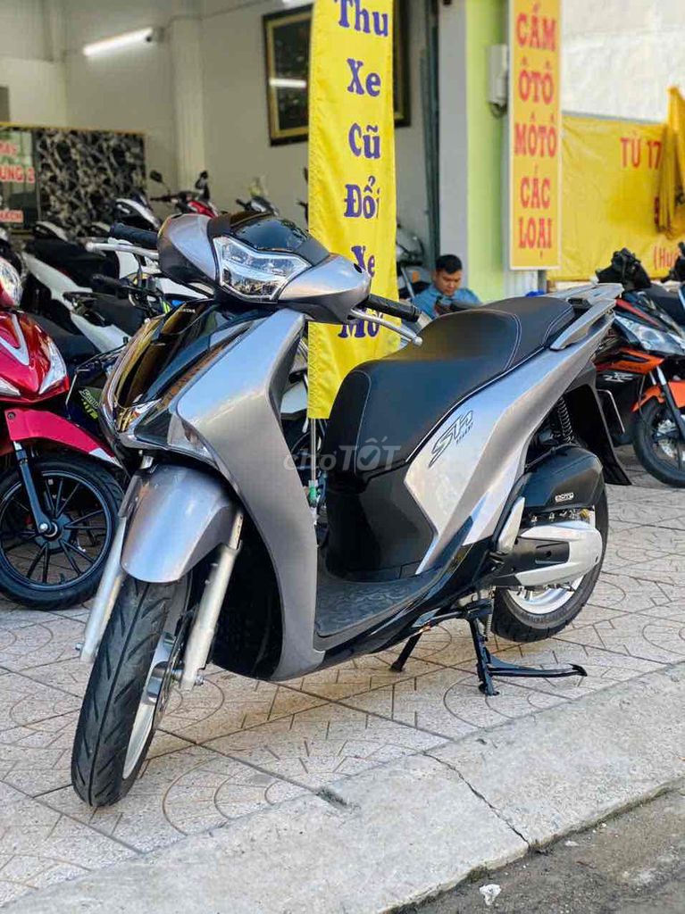 Honda SH150i ABS 2019 Bạc 15000 km. Mua bán Xe máy tại Quận Ninh Kiều Cần Thơ được đăng bởi CHXM Tân Liên Hưng 2 hình 2