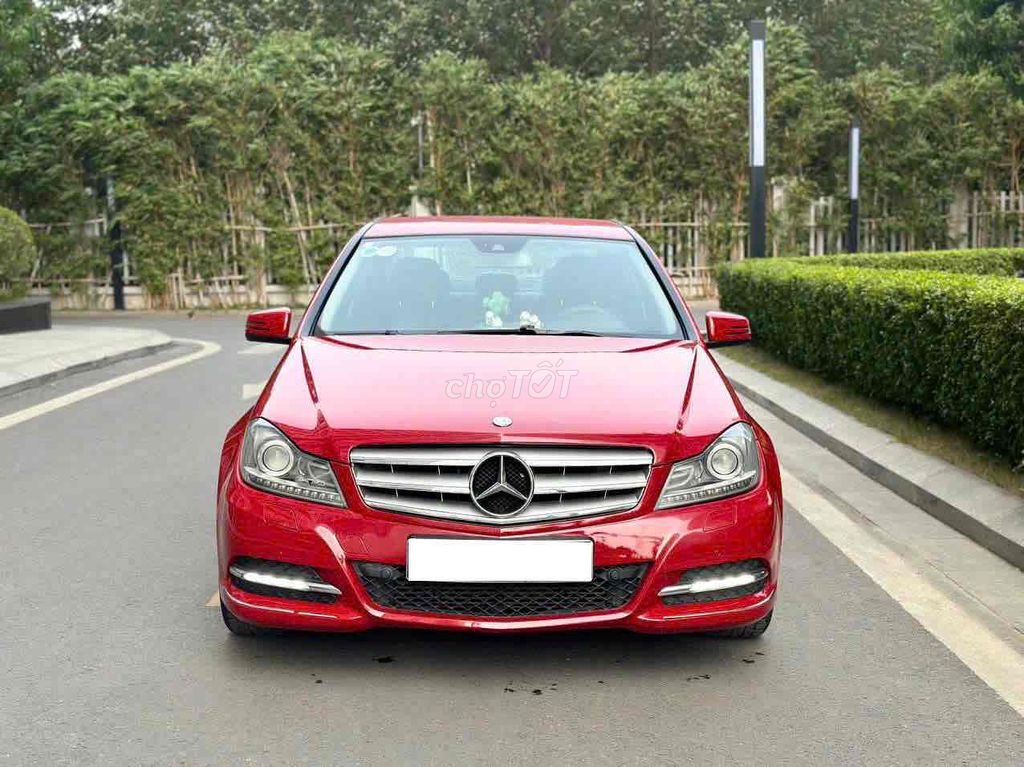 Mercedes Benz C200 model 2012 màu đỏ siêu đẹp