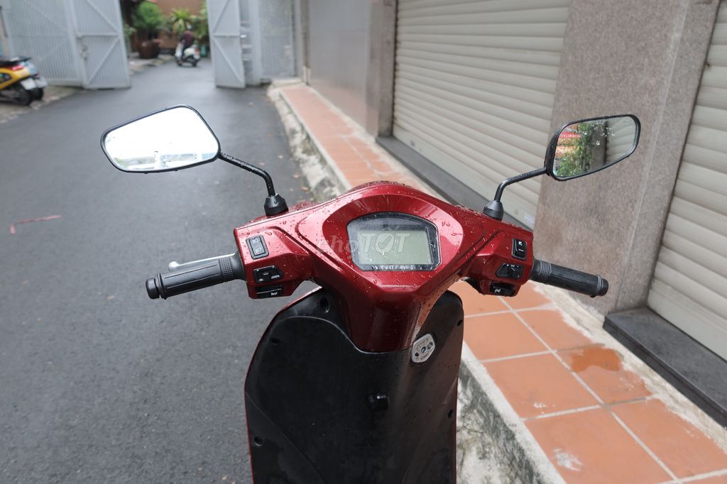 VinFast Feliz Neo màu đỏ 2025. Mua bán Xe điện tại Quận Tân Bình Tp Hồ Chí Minh được đăng bởi EVBATTERY hình 3