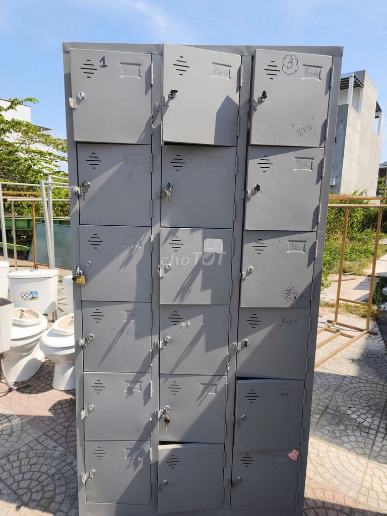 Tủ locker kim loại 18 ngăn xám. Mua bán Tủ, kệ gia đình tại Quận Ngũ Hành Sơn Đà Nẵng được đăng bởi Đồ Cũ TTpro hình 1