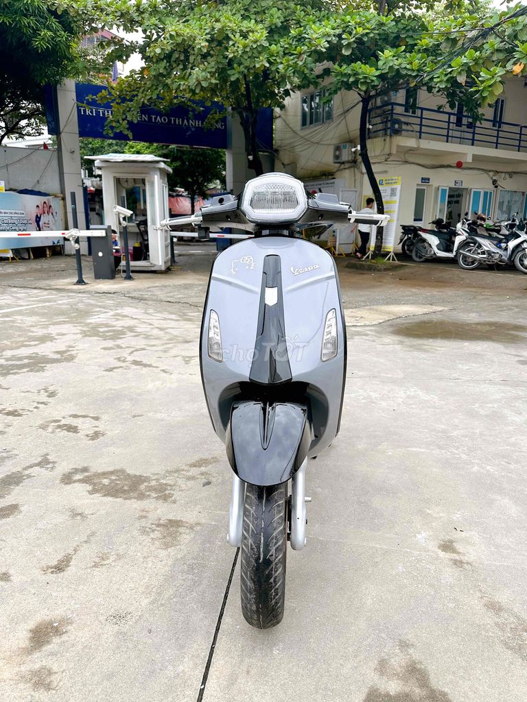 Электроскутер Vespa AQ2026 серо-розовый gtdd