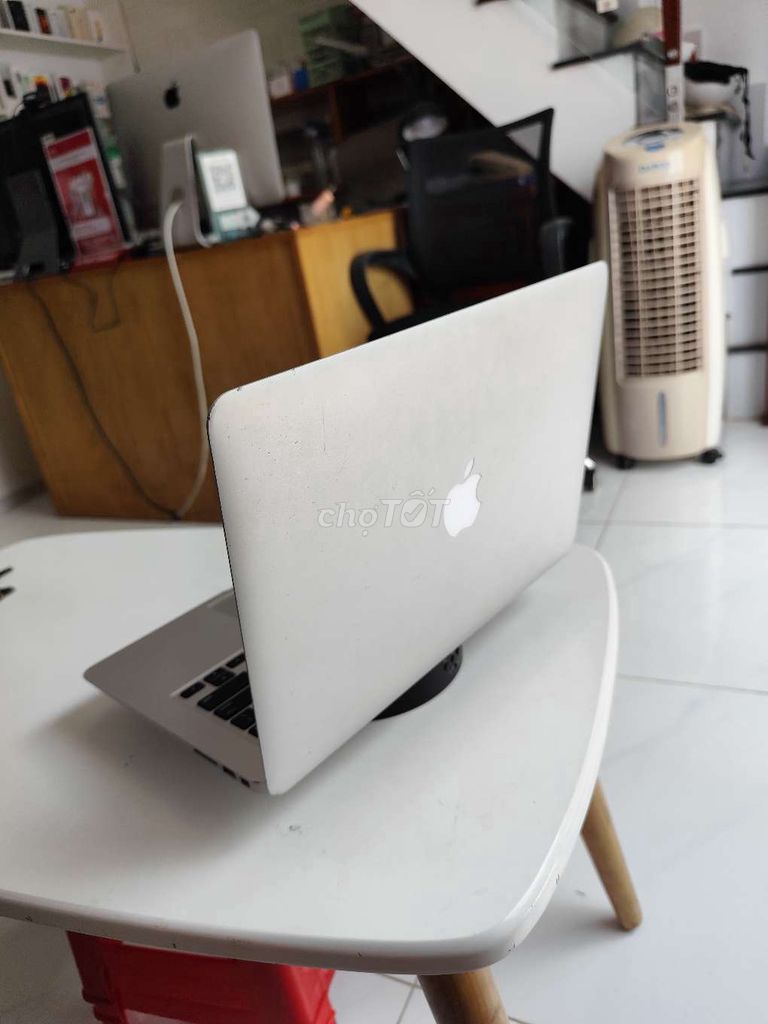 Apple Macbook Air 13 inch i5 4GB/128GB. Mua bán Laptop tại Thành phố Sóc Trăng Sóc Trăng được đăng bởi Long hình 1