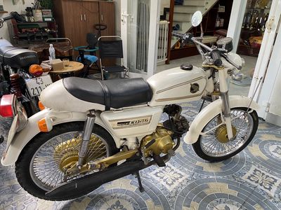 Honda CD50 màu Trắng. Mua bán Xe máy tại Quận Cẩm Lệ Đà Nẵng được đăng bởi Tuấn