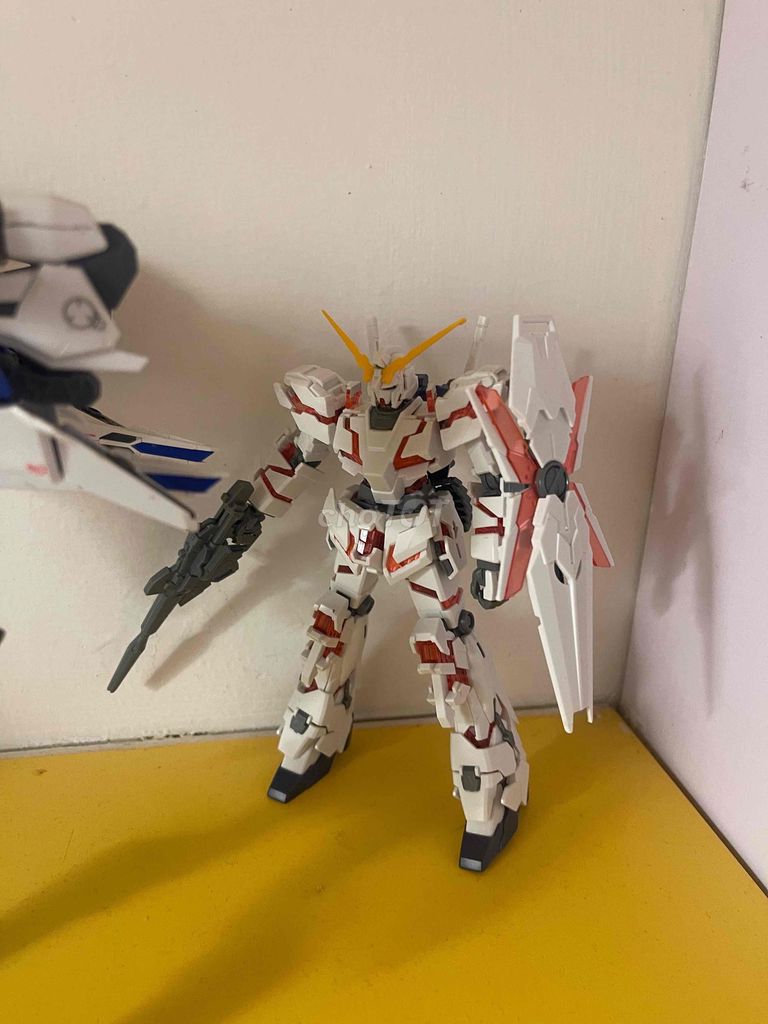 Mô hình Bandai Unicorn Trắng Đỏ