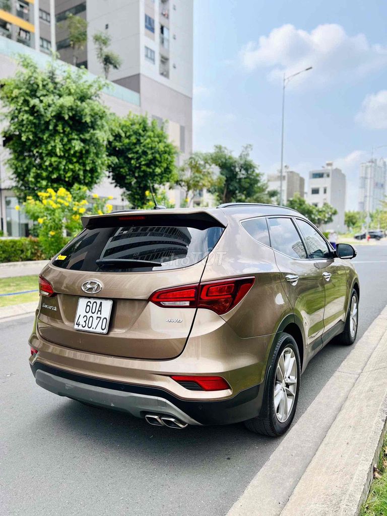 Hyundai Santafe 2017 2.4L 4WD Nâu 80.000 km 1Chủ