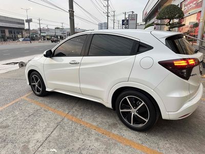 Honda HRV 2019 L Trắng. 50,000km. Bao máy móc zin