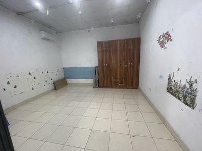 Nhà riêng ngõ phố yên duyên tam trinh dt60m2x1t giá 7tr có tl.