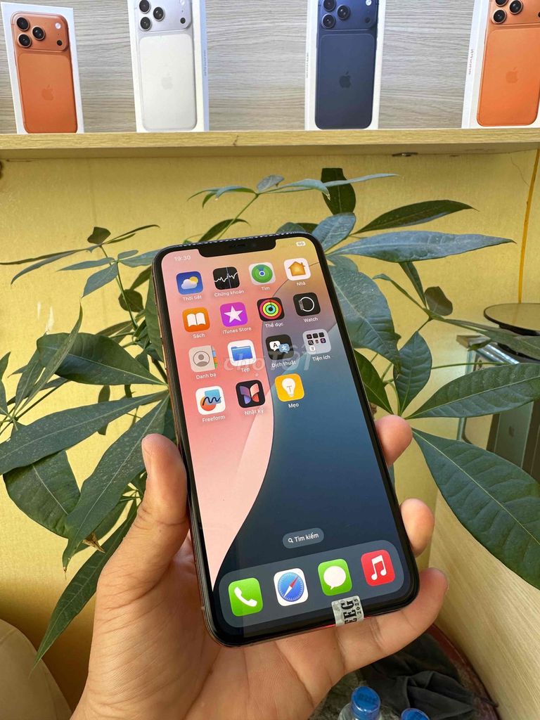 Apple iPhone 11 Pro Max 256GB Vàng. Mua bán Điện thoại tại Thành phố Sóc Trăng Sóc Trăng được đăng bởi Tàii Tâyy hình 1