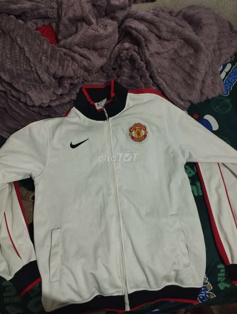 Áo khoác Nike Manchester United Nam M 80%. Mua bán Quần áo tại Huyện Diên Khánh Khánh Hòa được đăng bởi Quang Minh hình 1