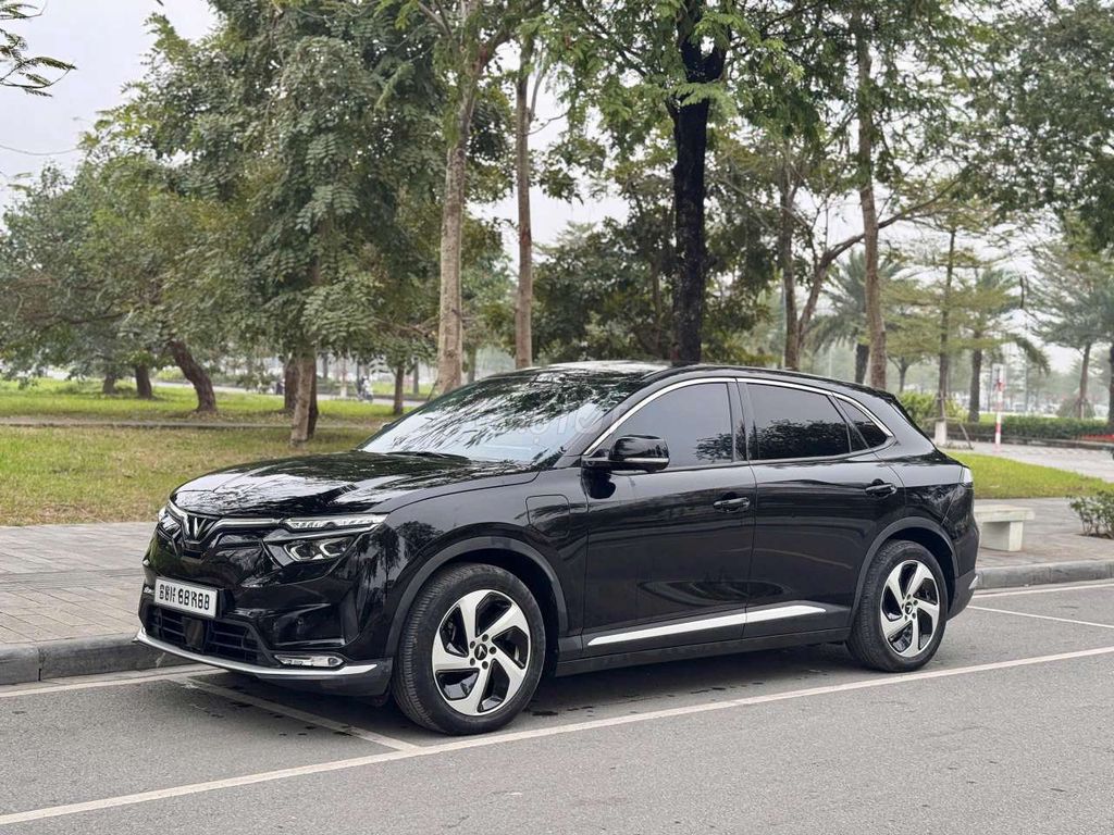 VinFast F8 Eco 2023, черный, 50000 км