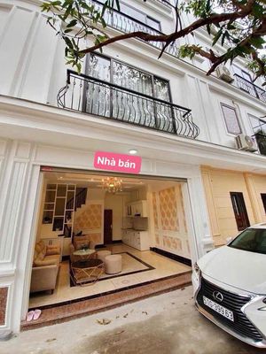 Townhouse 32 m² · 3 bed · Đường Cổ Linh