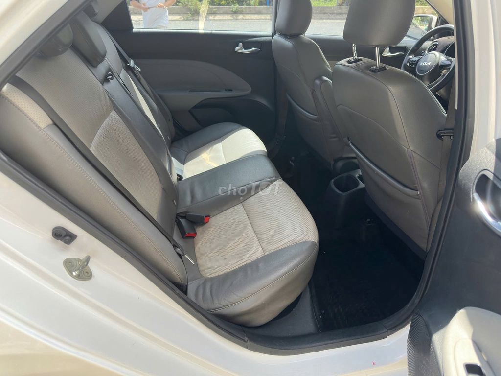 Kia Soluto MT Deluxe 2022 màu trắng