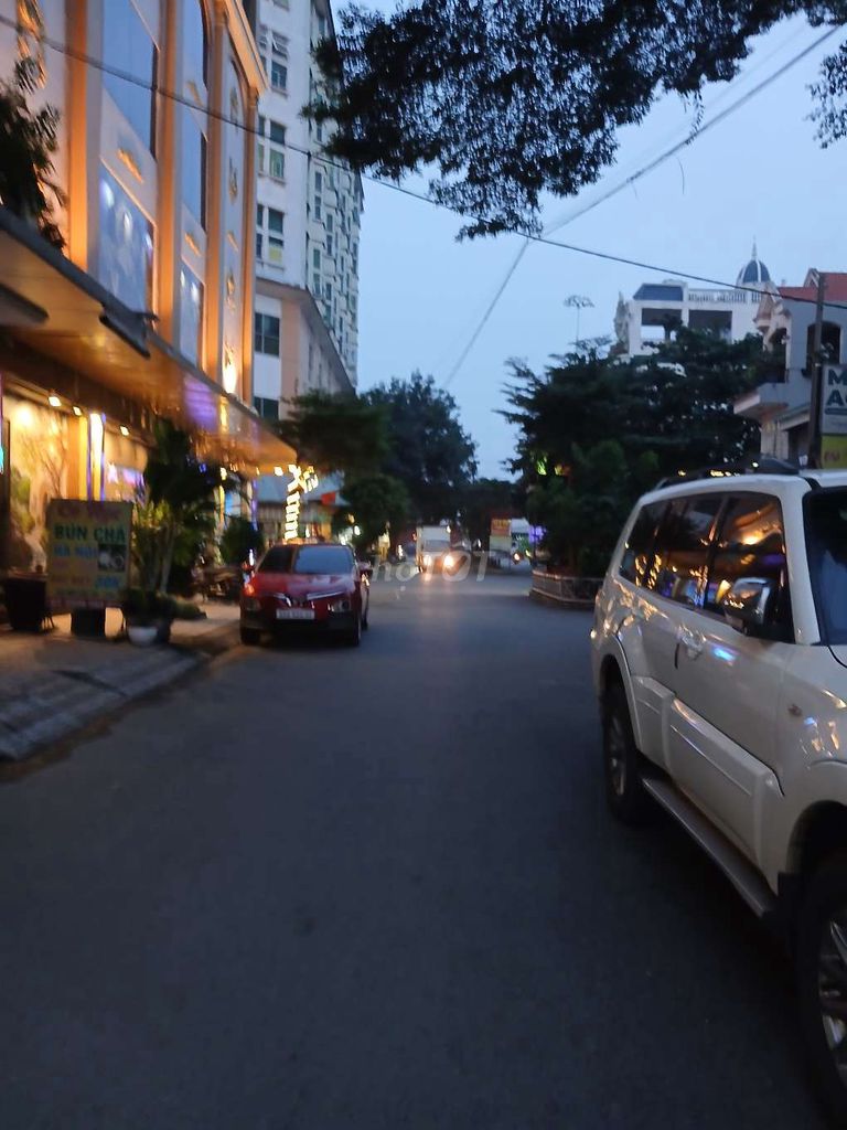 PHÒNG VIP CÁCH CỔNG KCN SÓNG THÂN 100m