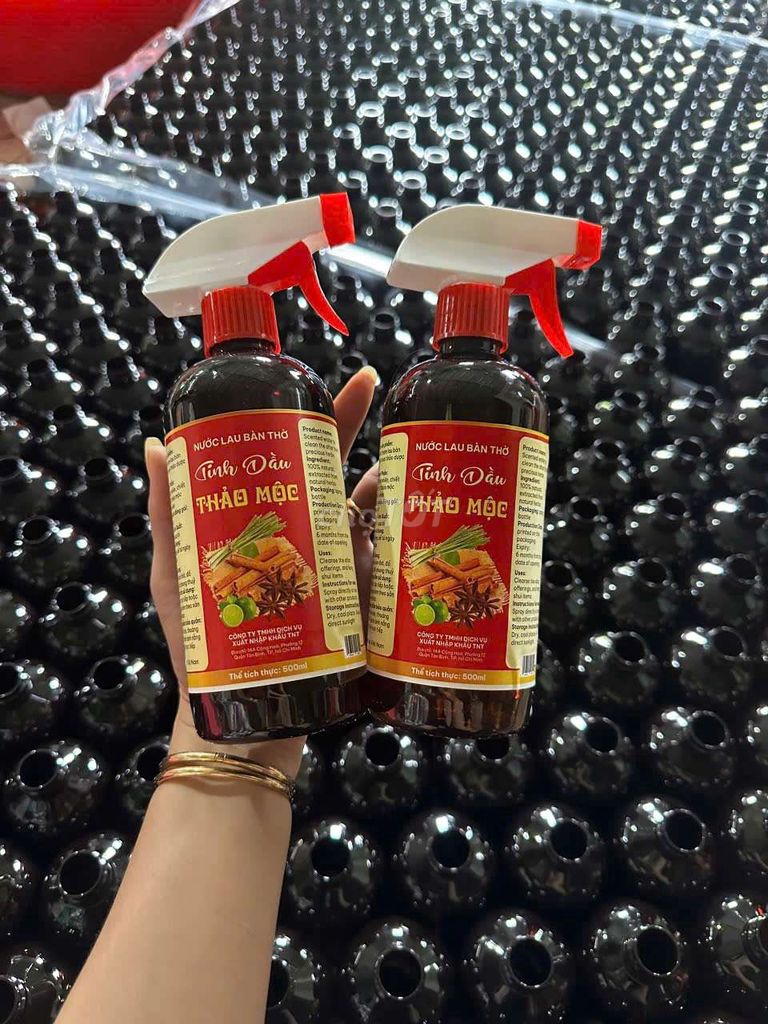 2 Chai NƯỚC LAU BÀN THỜ TINH DẦU THẢO MỘC