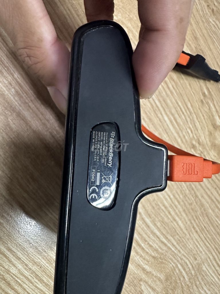 Điện thoại Blackberry storm 2 9550 và đế sạc. Mua bán Điện thoại tại Quận Tân Bình Tp Hồ Chí Minh được đăng bởi Bán hàng hình 1