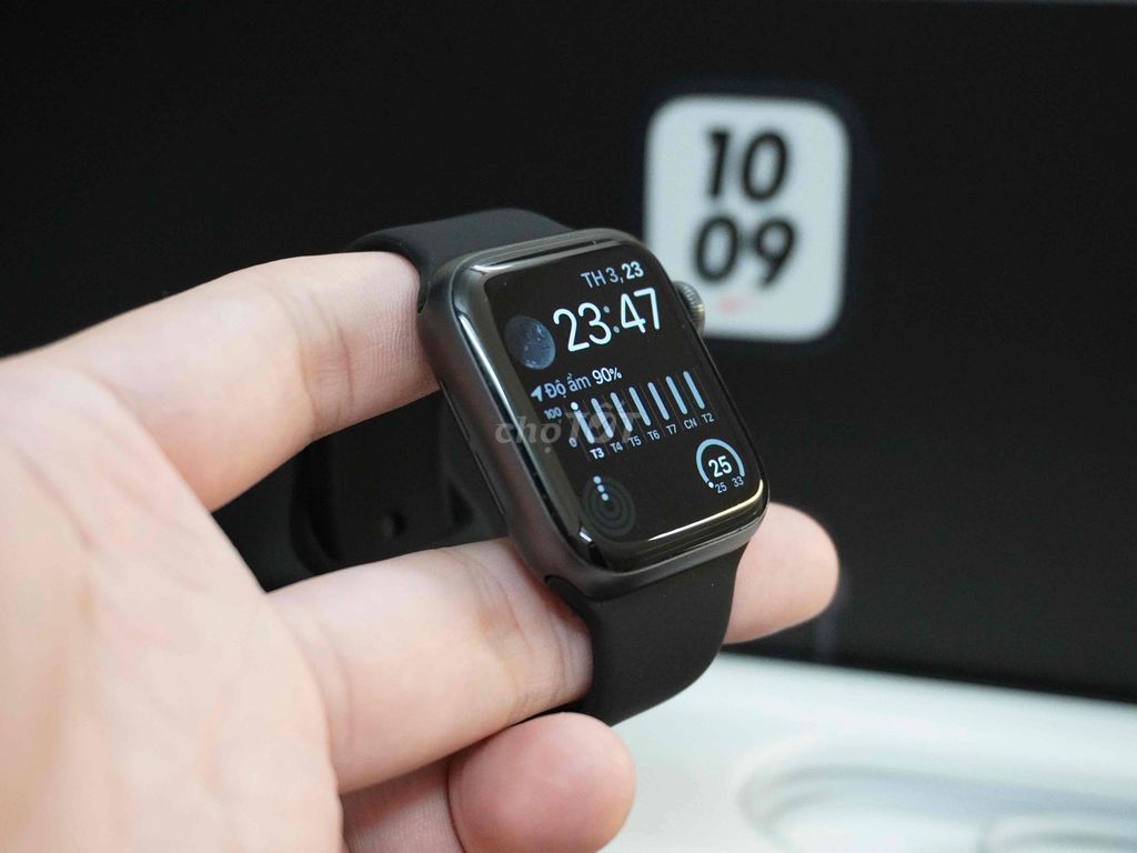 Apple Watch Series 4 40mm Đen 99%. Mua bán Thiết bị đeo thông minh tại Quận Bình Tân Tp Hồ Chí Minh được đăng bởi KHÁNH HUNTER hình 1