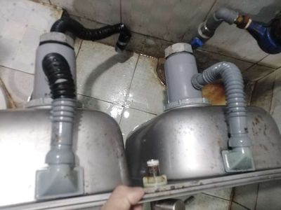 Bồn rửa chén Inox 2 ngăn màu bạc đã dùng. Mua bán Thiết bị vệ sinh, nhà tắm tại Quận 12 Tp Hồ Chí Minh được đăng bởi Đặng quốc tín