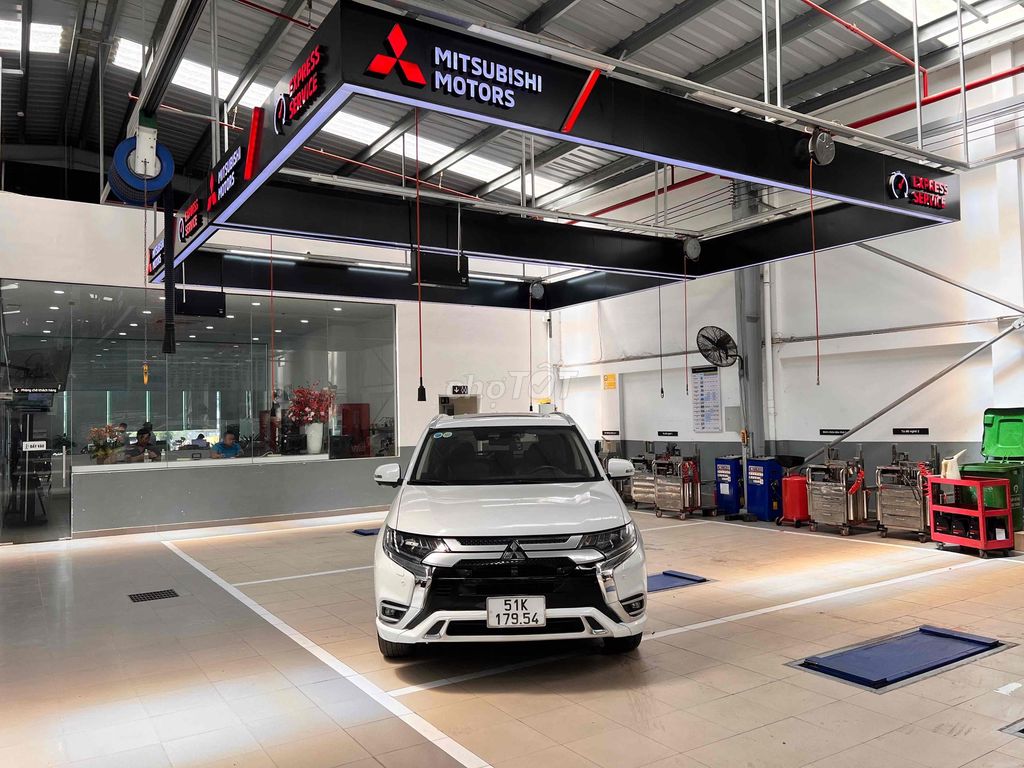 Mitsubishi Outlander 2022 2.0 Premium - 26326 km. Mua bán Ô tô tại Quận 7 Tp Hồ Chí Minh được đăng bởi Mitsubishi Thông  hình 2