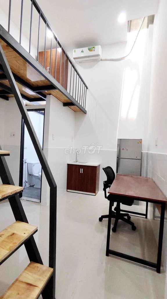 PHÒNG GÁC CAO 2M - FULL NỘI THẤT - NGAY HOÀNG HOA THÁM
