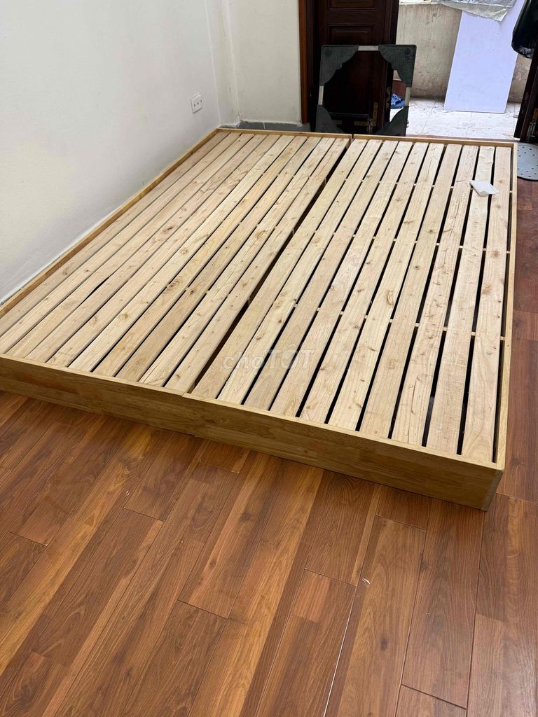 Giường pallet Gỗ Vàng gỗ. Mua bán Giường, chăn ga gối nệm tại Quận Đống Đa Hà Nội được đăng bởi Bùi Hiếu  H iStore hình 1