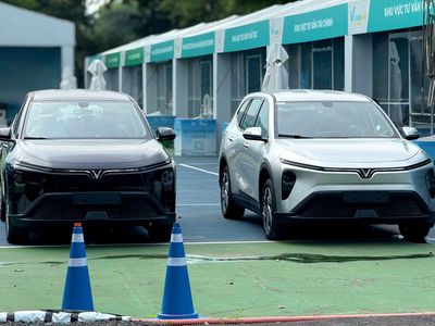 VINFAST LIMO GREEN ƯU ĐÃI LÊN ĐẾN 65 TRIỆU. Mua bán Ô tô tại Quận Tân Phú Tp Hồ Chí Minh được đăng bởi Chí Nhân VinFast