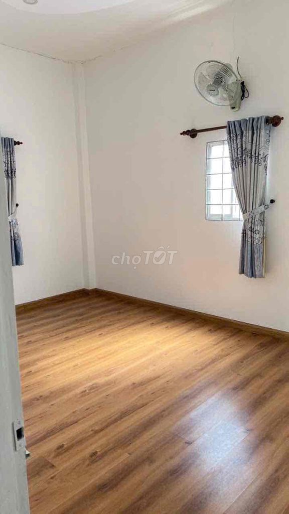 Nhà 2Tầng Trung Tâm Hẻm Oto Ngang Rộng