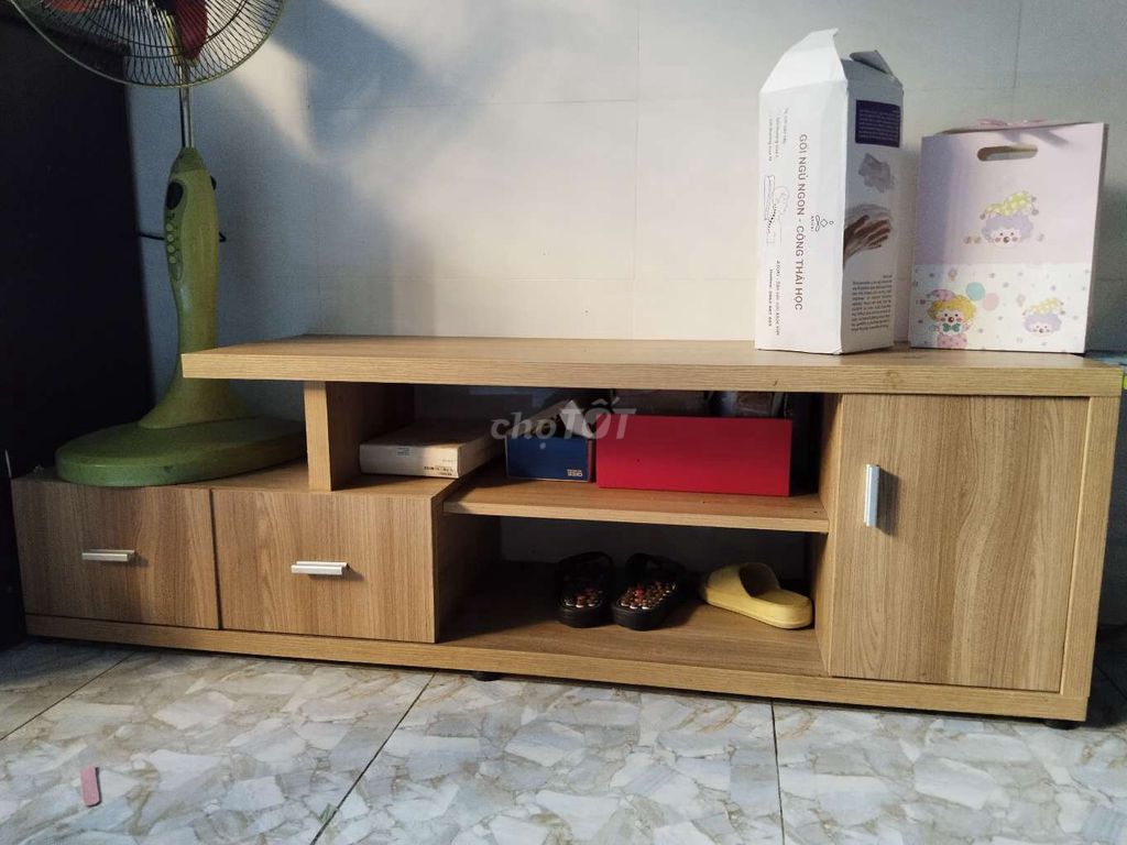 Kệ tivi Gỗ Vàng gỗ tự nhiên Đơn giản. Mua bán Tủ, kệ gia đình tại Quận 4 Tp Hồ Chí Minh được đăng bởi Tuyết Anh hình 1