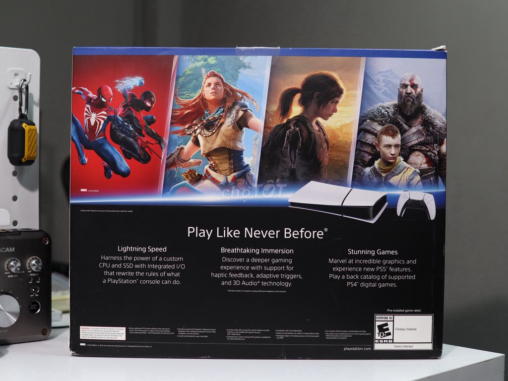 Máy chơi game PS5 Digital Edition (kèm tay cầm)
