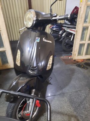 Xe máy điện vespa màu đen không bình. Mua bán Xe điện tại Quận Tân Phú Tp Hồ Chí Minh được đăng bởi Đức