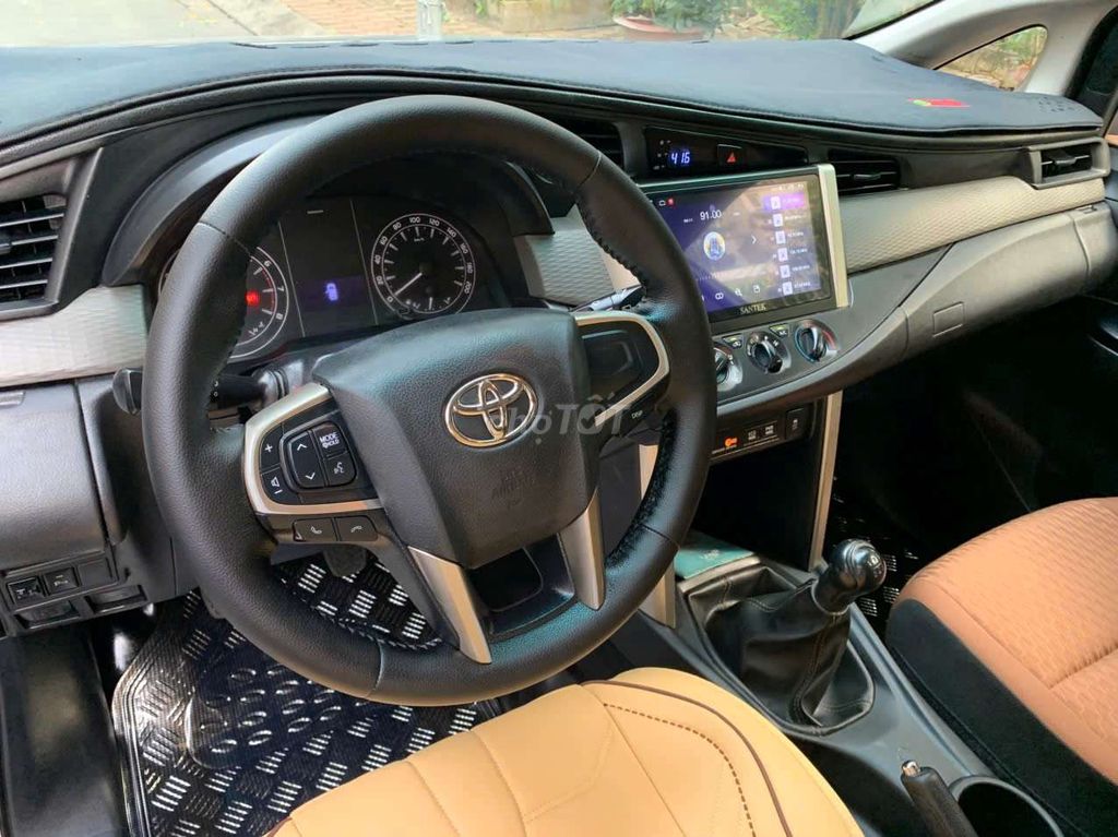 Gia đình bán xe Toyota Innova E SX 2019