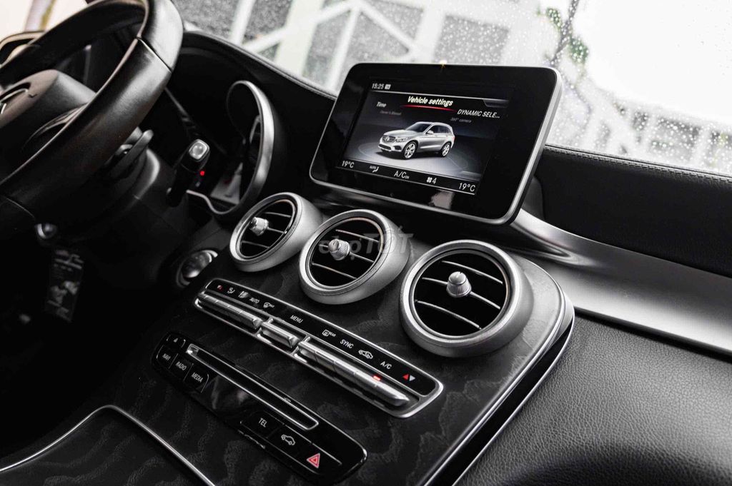 LONG ANH AUTO về Mercedes GLC300 4Matic 2019. Mua bán Ô tô tại Quận 7 Tp Hồ Chí Minh được đăng bởi LongAnh AuTo  hình 11