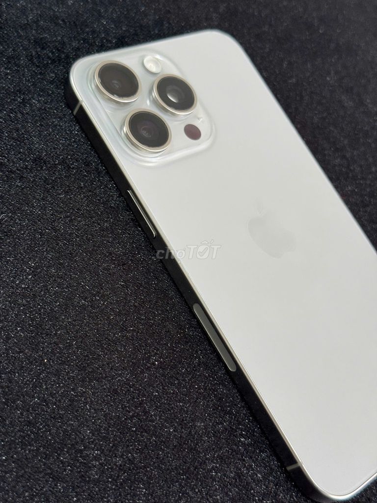 iPhone 15 Pro Max 256GB Titanium. Mua bán Điện thoại tại Thành phố Buôn Ma Thuột Đắk Lắk được đăng bởi Cầm Đồ PHÚT 89  hình 1