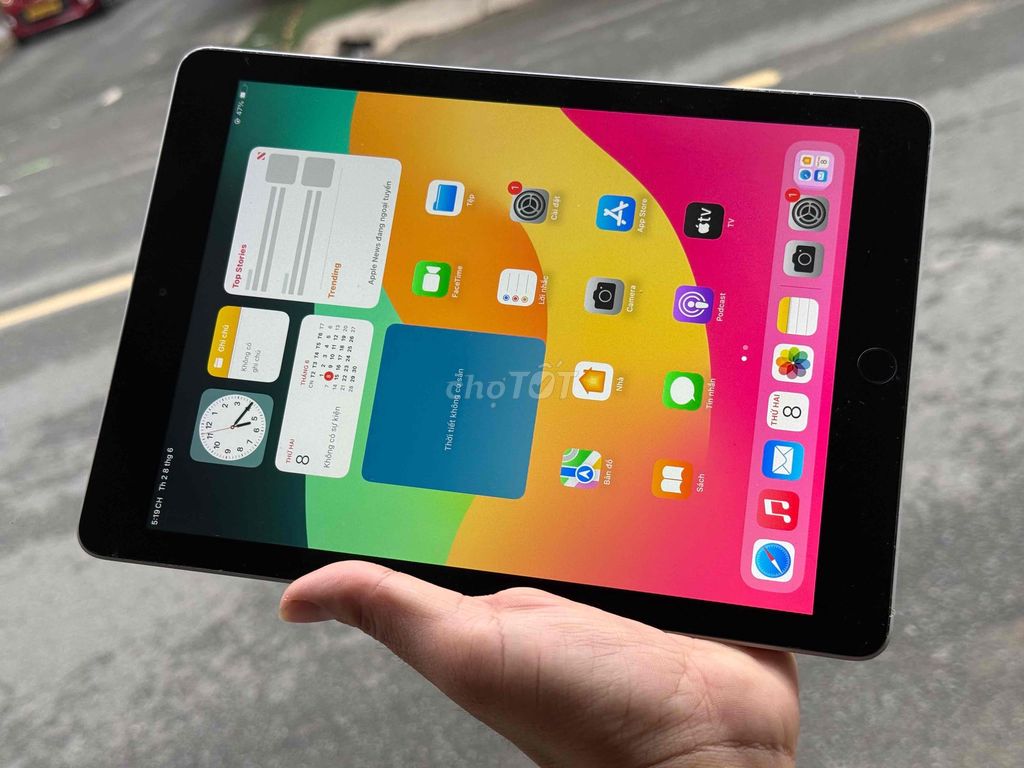 iPad Gen 6 rộng 9.7in, ios 17.7 mượt mà. Mua bán Máy tính bảng tại Quận Tân Bình Tp Hồ Chí Minh được đăng bởi khang hình 1