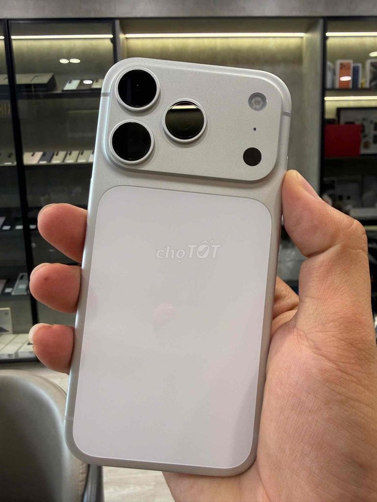 Apple iPhone 17 Pro 256GB Trắng ZP/A S22L BH 04/27. Mua bán Điện thoại tại Quận 8 Tp Hồ Chí Minh được đăng bởi CA REM BÁN TÁO hình 1