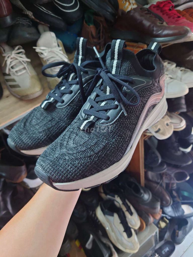 Giày chạy bộ Bitis Hunter Nam Đen size 42. Mua bán Giày dép tại Quận Hà Đông Hà Nội được đăng bởi Hưng Thịnh Store Auth hình 1