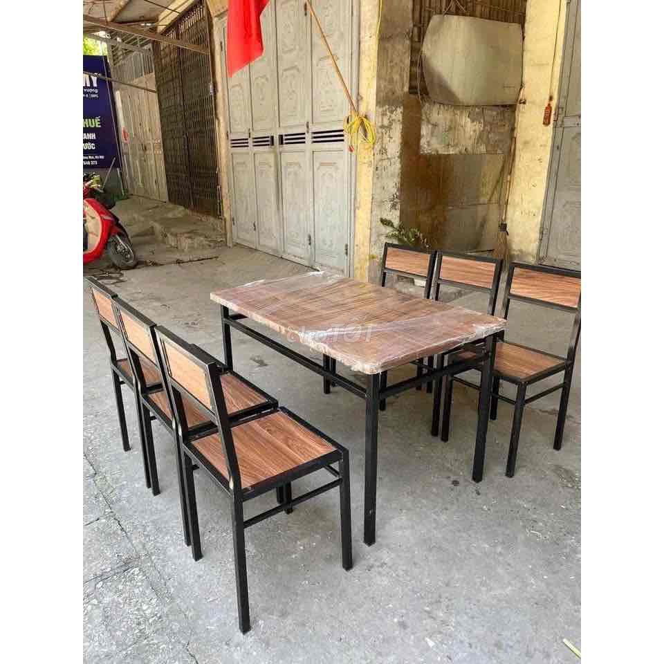 Bộ bàn ghế Gỗ, kim loại Nâu, đen cũ. Mua bán Bàn ghế tại Quận Tây Hồ Hà Nội được đăng bởi Thu Hạ hình 1
