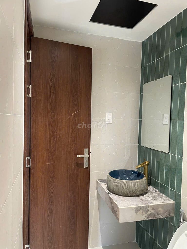 Spacious 2-bedroom apartment with washer and dryer by the river — photo 9