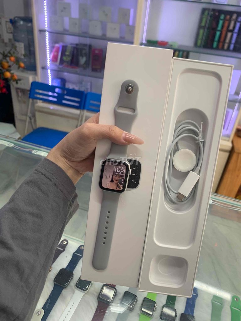 applewatch series4.40mm trắng dep keng pin 100