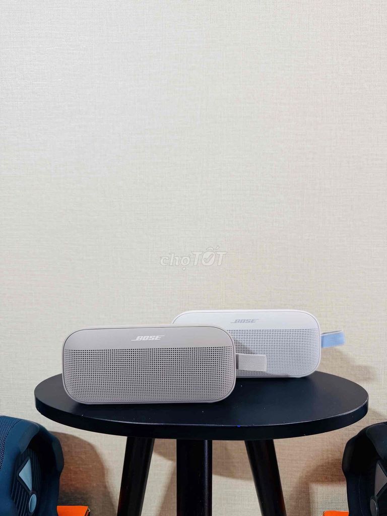 Loa Bose Flex 2 màu Sa mạc & xám khói kèm cáp sạc. Mua bán Tivi, Âm thanh tại Quận Thanh Khê Đà Nẵng được đăng bởi Thế Giới Loa Chính hãng New Và Lướt Giá Rẽ Đà Nẵng  hình 1