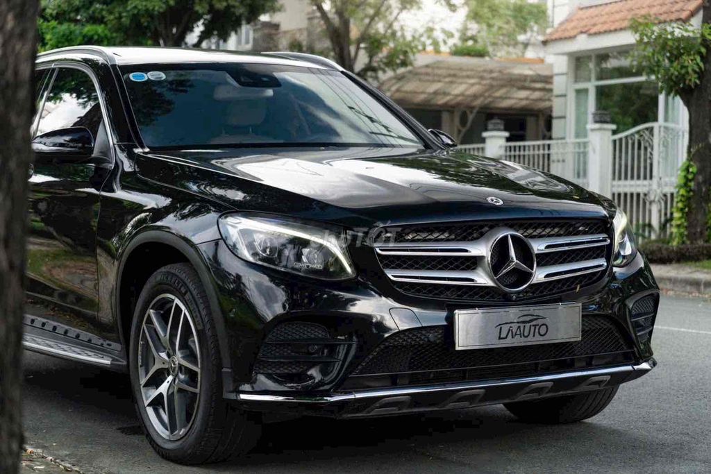 GLC300 4Matic Sx 2017 . Đen - Kem . Giá : 8xxtr. Mua bán Ô tô tại Quận 7 Tp Hồ Chí Minh được đăng bởi Thái LA Auto hình 3
