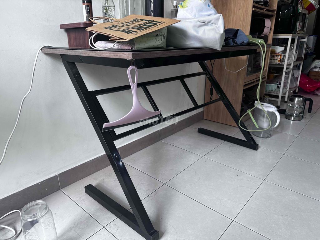Bàn chữ Z dư không xài giá sinh viên. Mua bán Bàn ghế tại Quận Gò Vấp Tp Hồ Chí Minh được đăng bởi HOÀNG LÊ hình 1