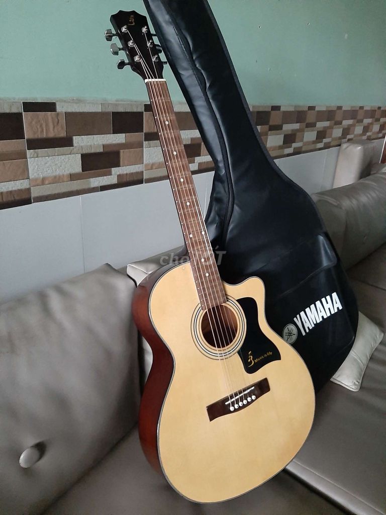 Guitar Ba Đờn mới 99% rất đẹp, âm hay.