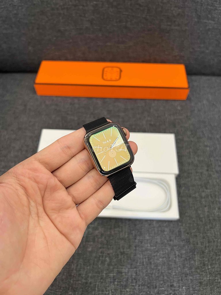 Apple Watch Series 4/40 thép gold đủ pk. Mua bán Thiết bị đeo thông minh tại Quận Đống Đa Hà Nội được đăng bởi Cửa Hàng AZ Shop chuyên Apple Watch hình 1
