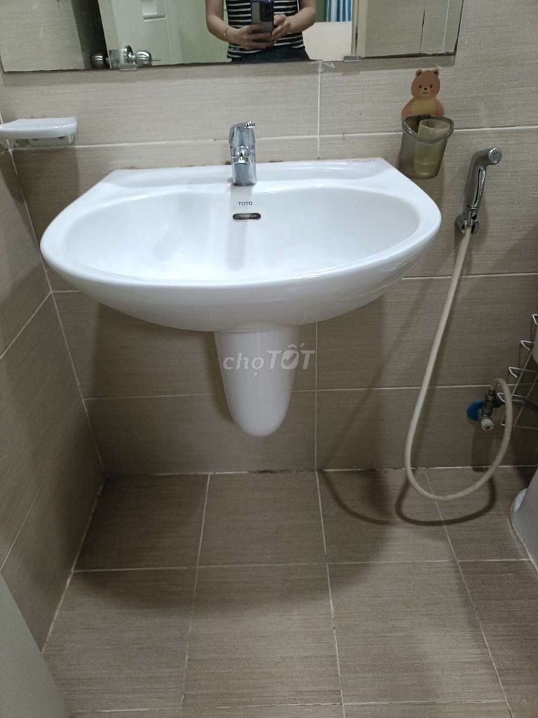 Bồn rửa mặt + bệ vệ sinh. Mua bán Thiết bị vệ sinh, nhà tắm tại Thành phố Dĩ An Bình Dương được đăng bởi Đặng Thảo hình 1