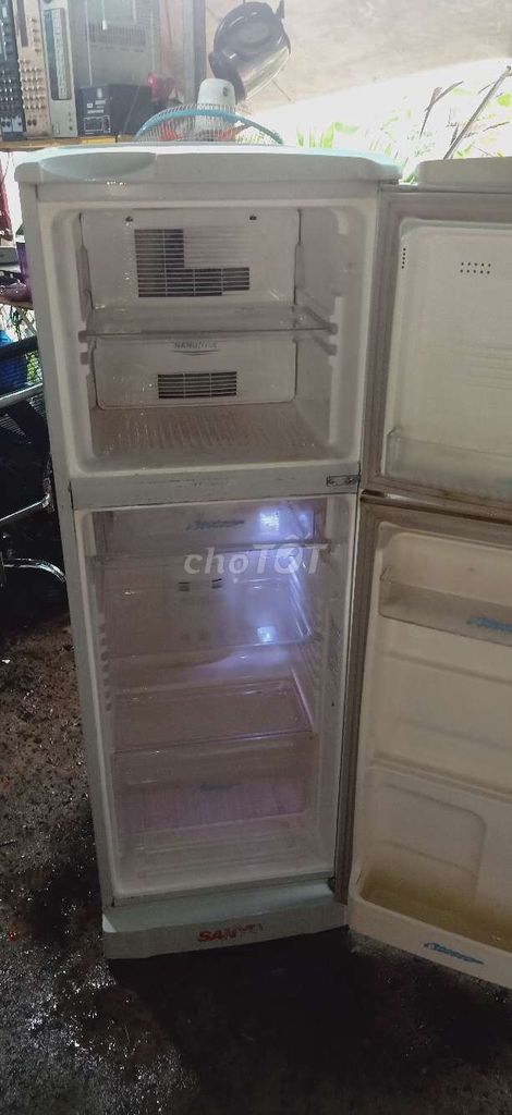 0979488559 - Mình có tủ lạnh Sanyo 160l cần bán