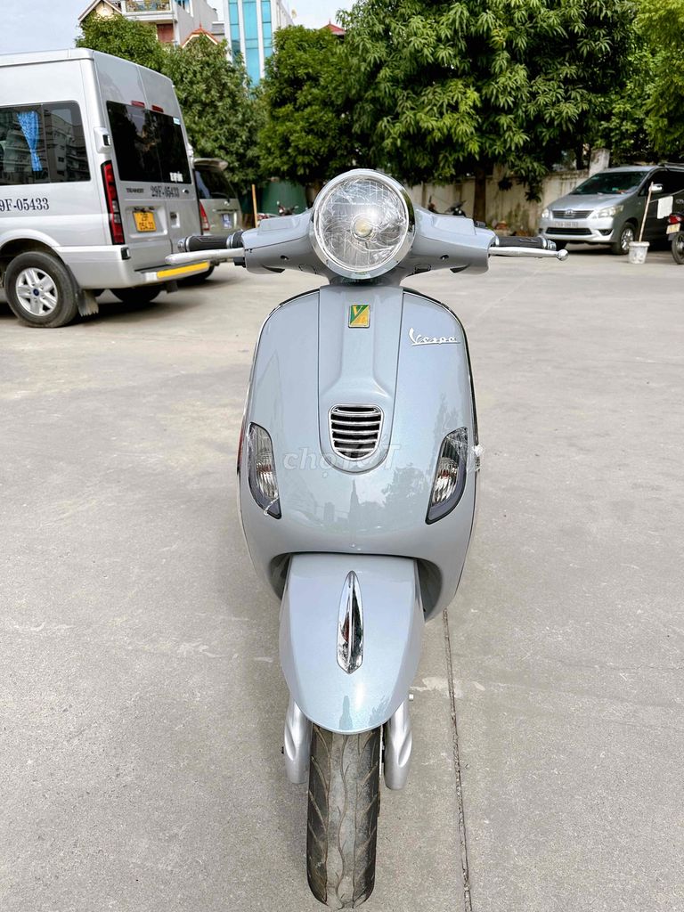 vespa vp79 xám càng đúc ắc quy mới thay