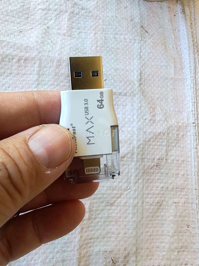 USB 64GB. Màu trắng.Hàng Nhật về mới tinh full hộp